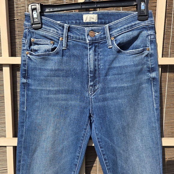 MOTHER The Weekender Fray Jeans Groovin 26 - Picture 3 of 11